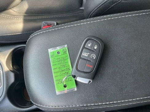 Used 2019 Jeep Cherokee Limited FWD image 19