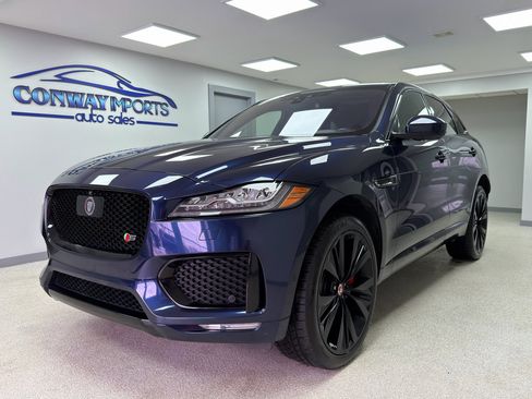 Used 2017 Jaguar F-PACE S image 1