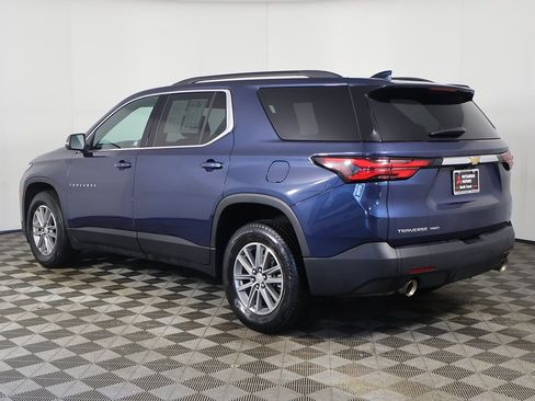 Used 2023 Chevrolet Traverse LT w/ Rear Camera Mirror Package image 10