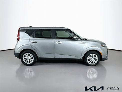 Certified 2022 Kia Soul LX FWD image 4