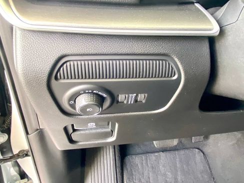 Used 2025 Jeep Wagoneer L Series II AWD/4WD image 31