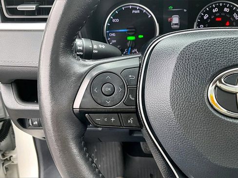 Used 2021 Toyota RAV4 XLE Premium image 18