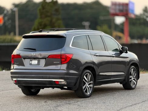 Used 2017 Honda Pilot Touring image 9