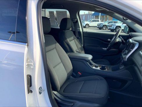 Used 2023 GMC Acadia SLE image 7