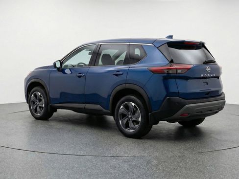 Used 2025 Nissan Rogue SV image 5