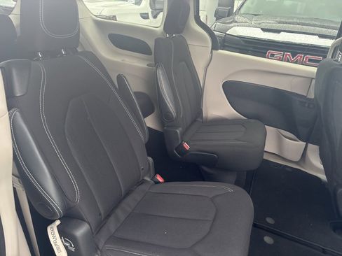 Used 2024 Chrysler Voyager LX image 16