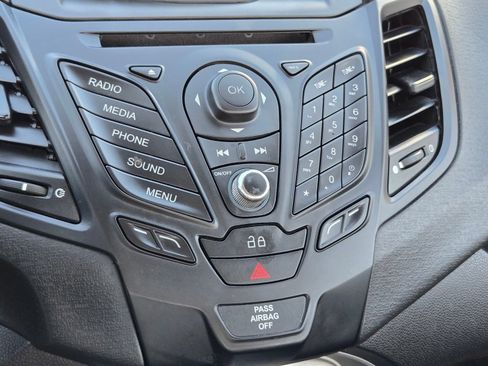 Used 2015 Ford Fiesta SE FWD image 25