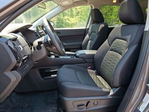 Certified 2025 Nissan Pathfinder SV w/ SV Premium Package AWD/4WD image 16