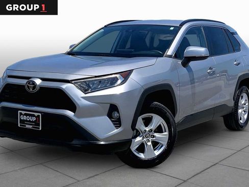 Used 2021 Toyota RAV4 XLE FWD image 1