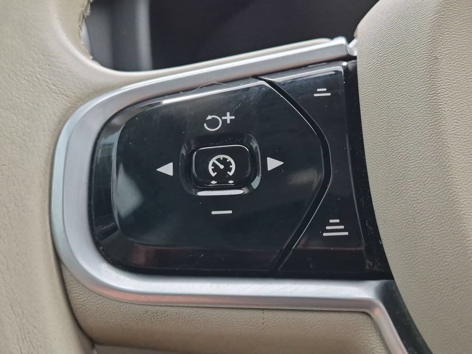 Used 2019 Volvo S60 T6 Momentum w/ Premium Package AWD/4WD image 19