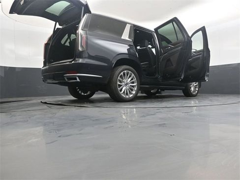 Used 2022 Cadillac Escalade Premium Luxury image 54