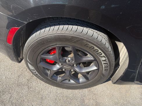 Used 2019 Chrysler Pacifica Touring-L Plus w/ Advanced Safetytec Group image 5