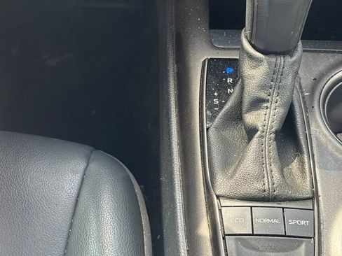Used 2022 Toyota Camry SE FWD image 15