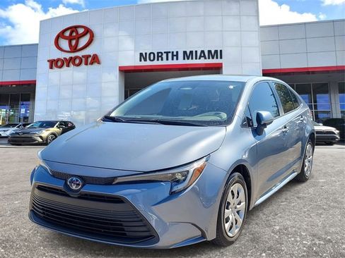 Used 2023 Toyota Corolla LE image 2