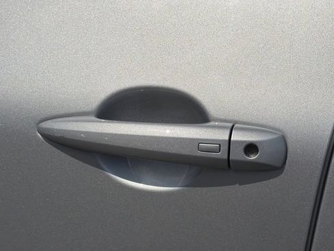 Used 2025 Nissan Rogue SV FWD image 11