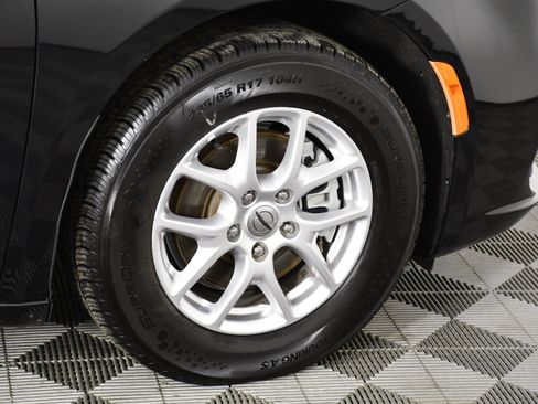 Used 2023 Chrysler Pacifica Touring-L image 52