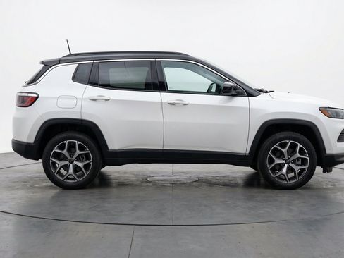 Used 2025 Jeep Compass Limited AWD/4WD image 11