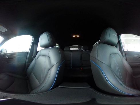 Used 2025 Buick Envista Sport Touring image 42