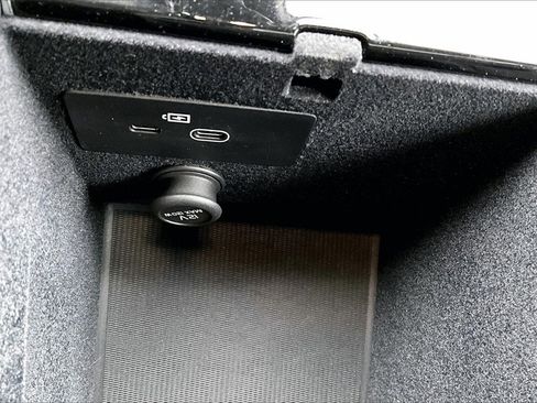 Certified 2026 Volvo XC90 B5 Plus w/ Protection Package image 16