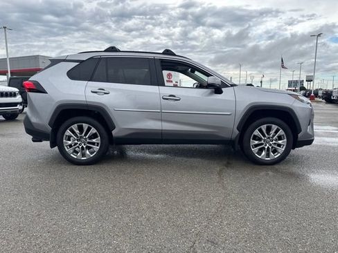 Used 2025 Toyota RAV4 XLE Premium image 8