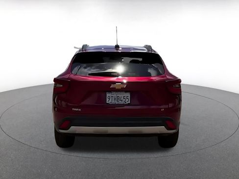 Used 2025 Chevrolet Trax LT FWD image 10