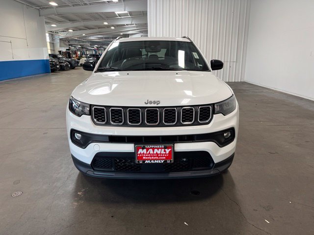 Used 2024 Jeep Compass Latitude AWD/4WD image 8