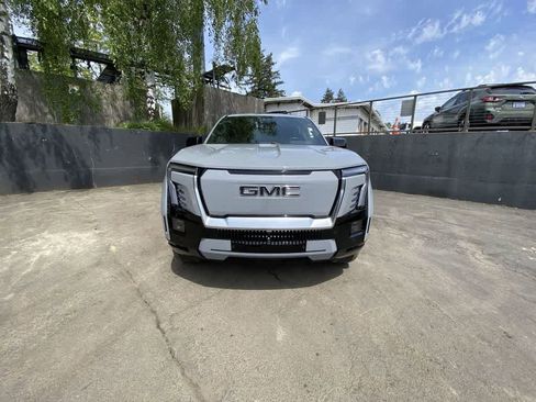 Used 2025 GMC Sierra EV Denali AWD/4WD image 9