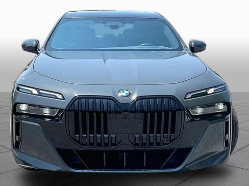 Used 2023 BMW 760i xDrive w/ Luxury Rear Seating Package AWD/4WD image 3