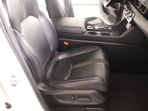 Used 2024 Honda Pilot Touring image 15