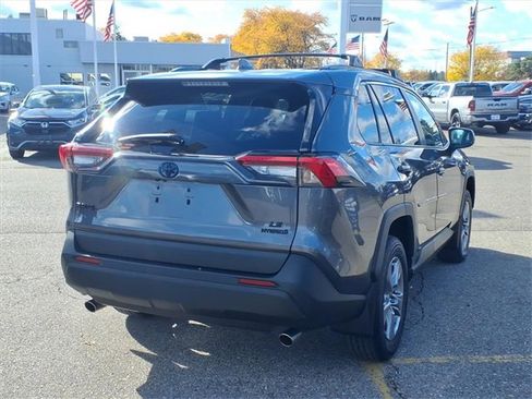 Used 2022 Toyota RAV4 LE image 5