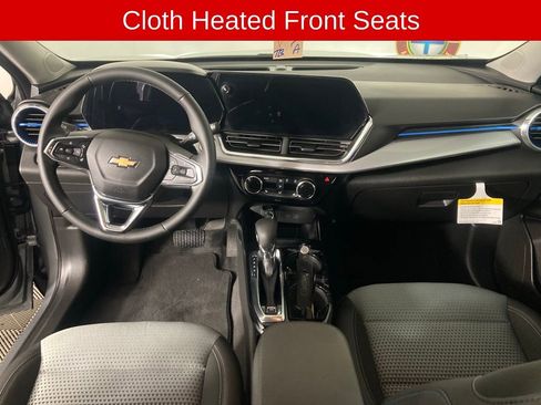 Used 2025 Chevrolet Trax LT w/ Driver Confidence Package image 8