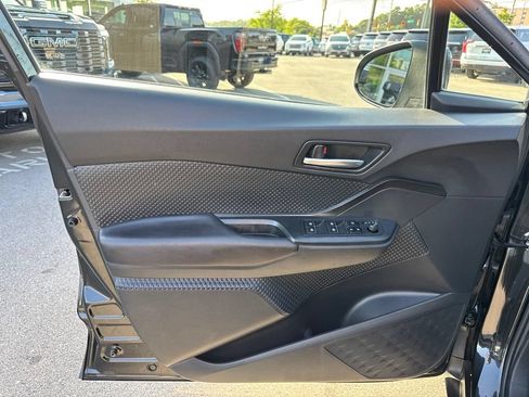 Used 2018 Toyota C-HR XLE FWD image 10