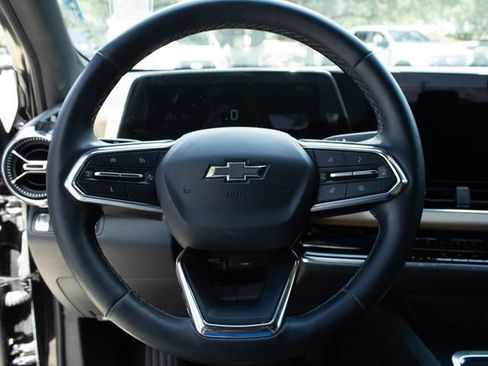 Used 2025 Chevrolet Equinox ACTIV AWD/4WD image 11