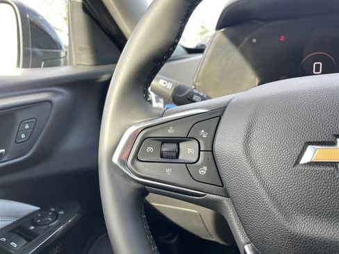 Used 2025 Chevrolet Trax LT w/ LT Convenience Package image 18