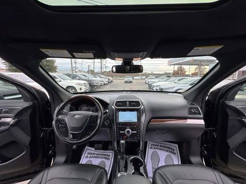 Used 2018 Ford Explorer Platinum image 17