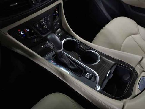 Used 2020 Buick Envision Preferred image 25