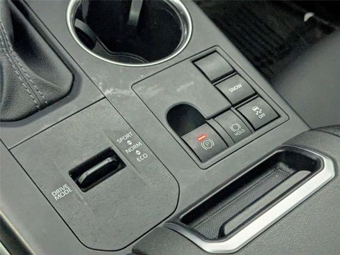 Certified 2025 Toyota Highlander XLE FWD image 25