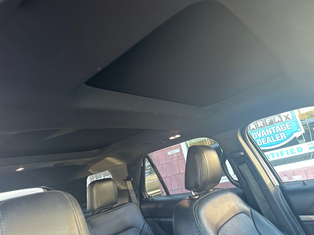 Used 2018 Ford Explorer XLT w/ Equipment Group 202A AWD/4WD image 12