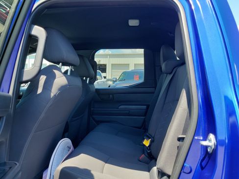 Used 2025 Toyota Tacoma SR5 AWD/4WD image 11