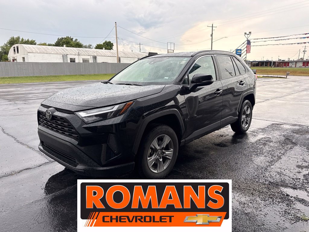Used 2025 Toyota RAV4 XLE FWD image 1