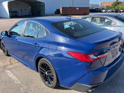 Used 2025 Toyota Camry SE FWD image 5