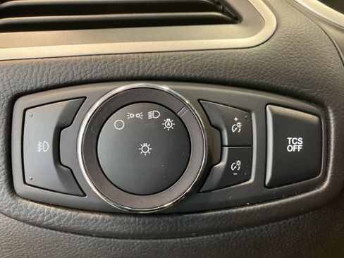 Used 2019 Ford Edge SEL AWD/4WD image 14