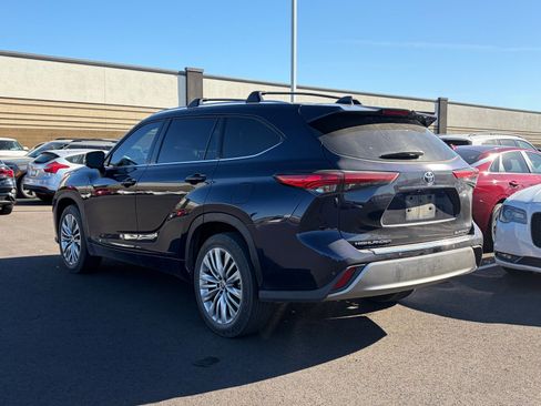 Used 2023 Toyota Highlander Platinum image 4