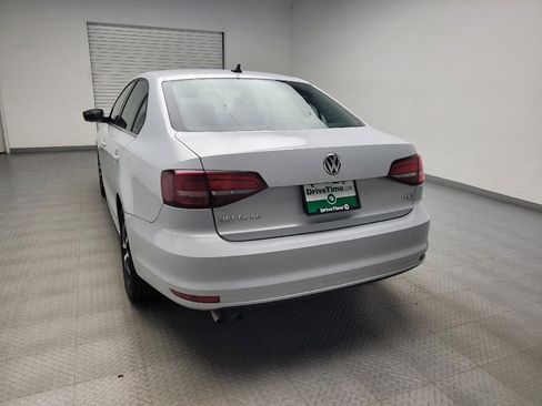 Used 2017 Volkswagen Jetta SE FWD image 6