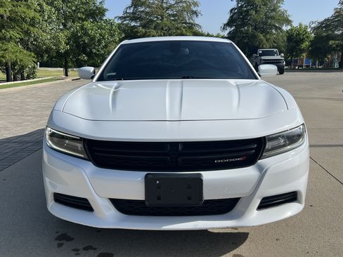Used 2019 Dodge Charger SXT w/ Plus Group RWD image 3