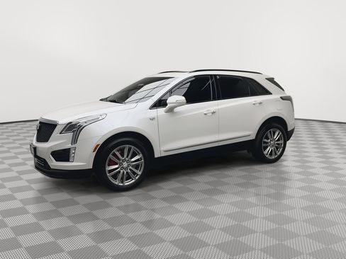 Certified 2024 Cadillac XT5 Sportv w/ LPO, Floor Liner Package AWD/4WD image 40