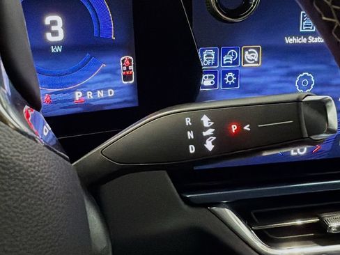 Used 2025 Chevrolet Equinox EV LT w/ Convenience Package FWD image 19