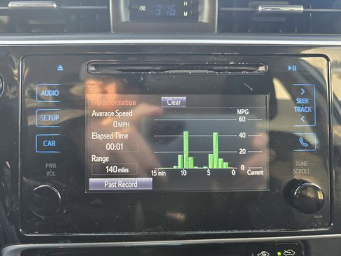 Used 2018 Toyota Corolla LE image 25