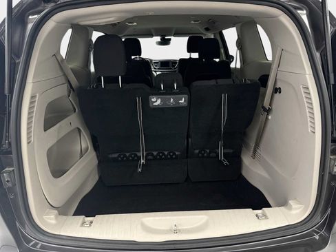 Used 2021 Chrysler Voyager LX FWD image 20