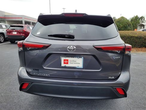 Certified 2025 Toyota Highlander XLE image 10